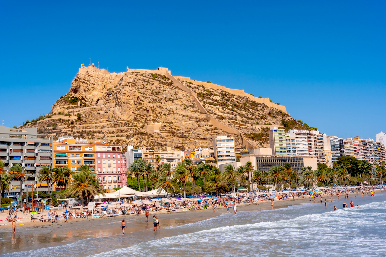 Guía definitiva para mudarse a Alicante: Descubre tu barrio ideal y cómo planificar tu traslado